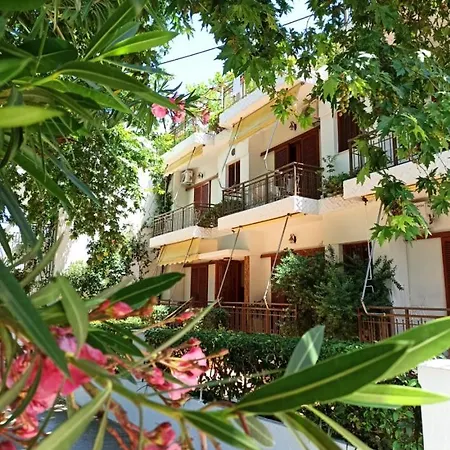 Aparthotel Papadioti Pefki (Evia)
